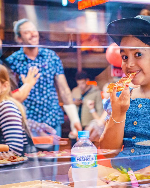 SCHOOL HOLIDAYS? 
Don't worry we have your kids meal sorted 🙌🏽

Which one do they like most? 
👉🏽Ham & Pineapple 
👉🏽Ham & Cheese
👉🏽Margherita 
👉🏽Chicken & Pineapple 

* Kids pizza includes free juice 🙌🏽 
.
.
.
#kidsmenu #kidspizza #kidsmeal #pizza #pizzathebest #schoolholidays #kidsschoollunch #i❤️pizza