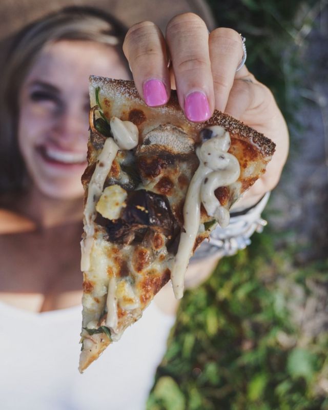 Love at first slice ❤️ 
.
.
.
#ilovepizza #pizzalovers #sydneypizza #sydneyfood #sydneyeats #pizzagourmet #musroompizza #vegepizza #freshpizza