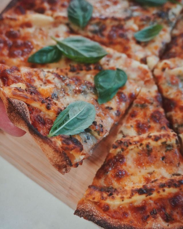 I ❤️ PIZZA your Friday night plans 🍕
.
.
.
#fridaymood #fridaynight #fridayvibes #pizzavibes🍕 #pizzagram #bestpizzaintown #cheese #cheesepizza #pizzapizzapizza #pizzagourmet
