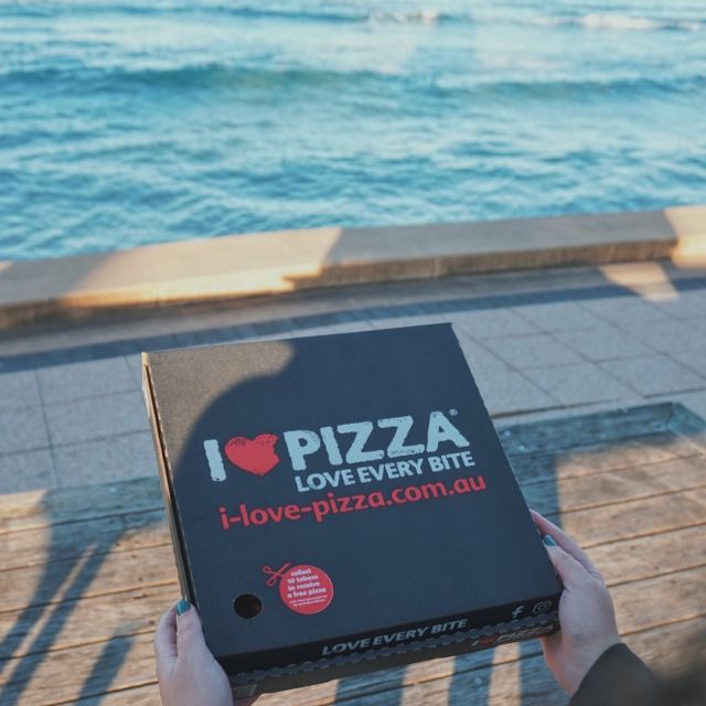 This weekend, make plans to enjoy your favorite.  What's it to be? Pizza at the beach or pizza at home? Let us know which you prefer.🙌🏽🍕❤️

#ilovepizza #pizzalover #sunday #sundayvibes #sundaybest #pizzapizzapizza #weekendvibes #pizzatime #deewhybeach