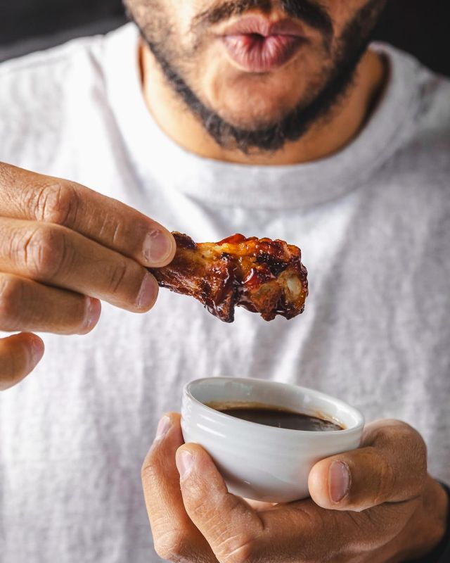 🍗✨ Chicken wings have never been this delicious! 

🔥Specially glazed with our mouthwatering BBQ sauce, they're unbelievably yummy. 

👉🏽Elevate your experience by pairing them with your favorite pizza. Order now for a taste sensation like no other! 🍕😋 

#ChickenWings #BBQSauceDelight #PizzaPairing #FlavorfulBites